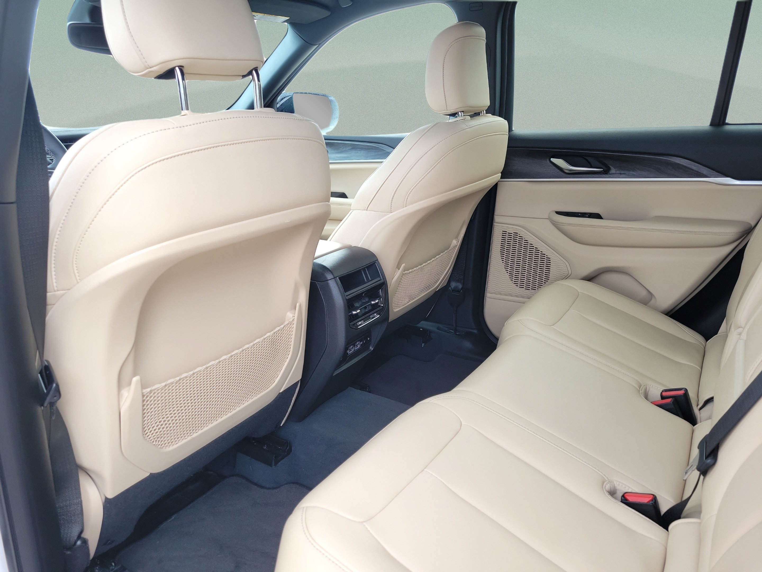 Used 2023 Jeep Grand Cherokee Limited AWD/4WD image 6