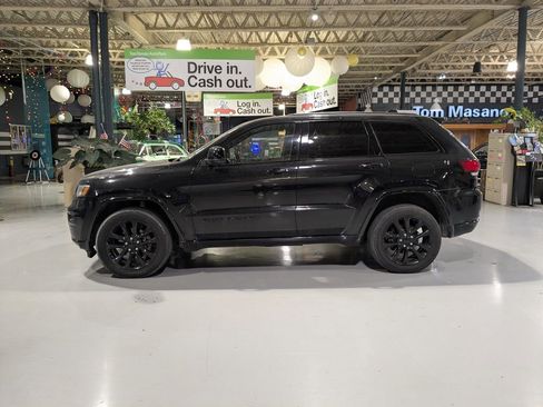 Used 2020 Jeep Grand Cherokee Altitude AWD/4WD image 10