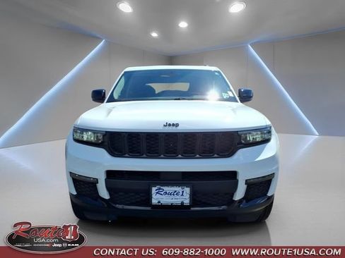 Used 2023 Jeep Grand Cherokee L Limited w/ Black Appearance Package AWD/4WD image 9