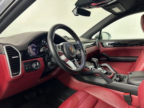 Used 2022 Porsche Cayenne E-Hybrid Coupe AWD/4WD image 4