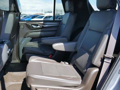 Used 2021 GMC Yukon Denali w/ Denali Premium Package AWD/4WD image 6