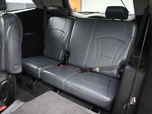 Used 2018 Buick Enclave Essence AWD/4WD image 36