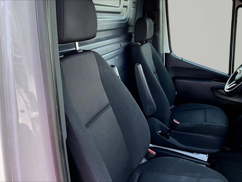 Used 2022 Mercedes-Benz Sprinter 2500 image 22