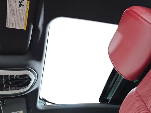 Used 2023 Porsche Macan S image 28