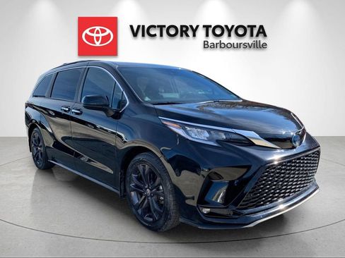 Used 2024 Toyota Sienna XSE image 5