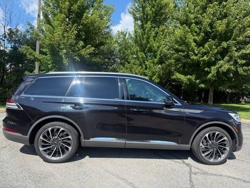 Used 2020 Lincoln Aviator Reserve w/ Equipment Group 202A AWD/4WD image 2