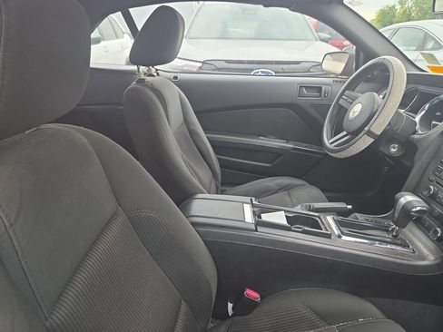Used 2010 Ford Mustang Convertible RWD image 12
