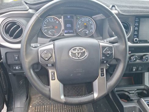 Used 2020 Toyota Tacoma SR5 w/ Technology Package AWD/4WD image 14