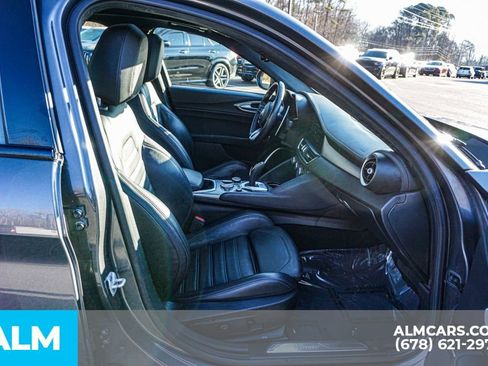 Used 2023 Alfa Romeo Giulia Veloce image 24