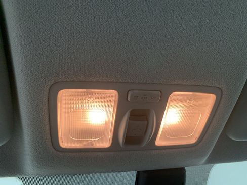 Used 2025 Hyundai Venue SEL FWD image 28