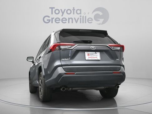 Used 2019 Toyota RAV4 LE image 9