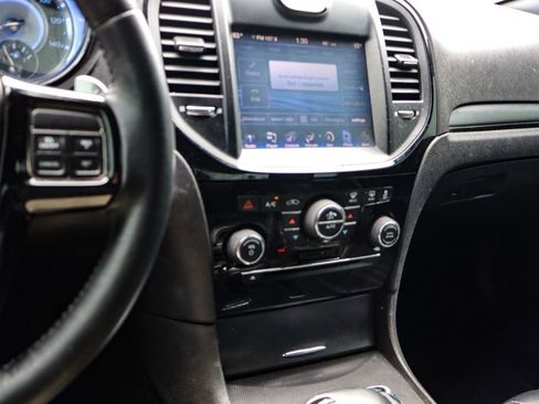 Used 2014 Chrysler 300 S image 28