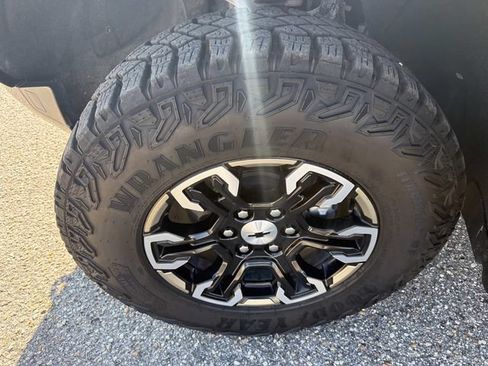 Used 2023 Chevrolet Silverado 1500 ZR2 AWD/4WD image 37