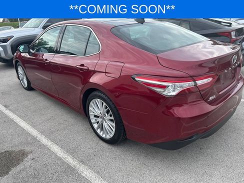 Used 2020 Toyota Camry XLE w/ Navigation Package FWD image 5