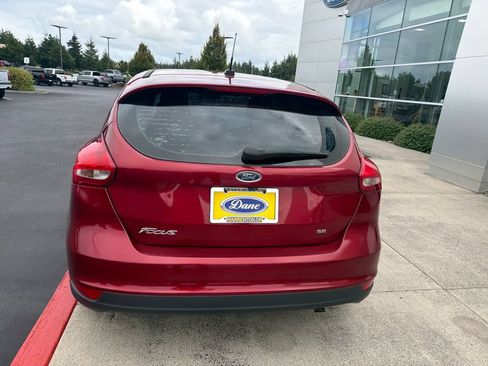 Used 2015 Ford Focus SE w/ SE Cold Weather Package FWD image 3
