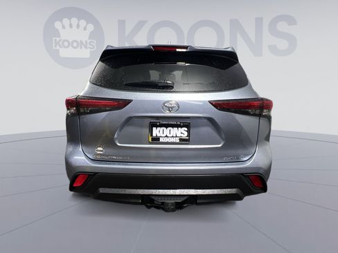 Used 2021 Toyota Highlander XLE AWD/4WD image 10