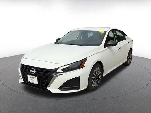 Used 2025 Nissan Altima 2.5 SV FWD image 7