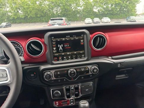 Used 2023 Jeep Gladiator Rubicon w/ LED Lighting Group AWD/4WD image 14
