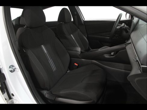 Certified 2025 Hyundai Elantra Sport FWD image 15
