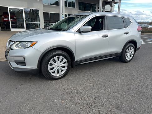 Used 2019 Nissan Rogue S FWD image 1