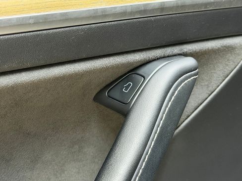 Used 2023 Tesla Model Y Long Range image 23