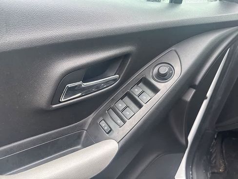 Used 2017 Chevrolet Trax LS image 10