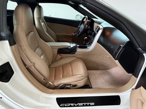 Used 2005 Chevrolet Corvette Coupe w/ Preferred Equipment Group RWD image 16