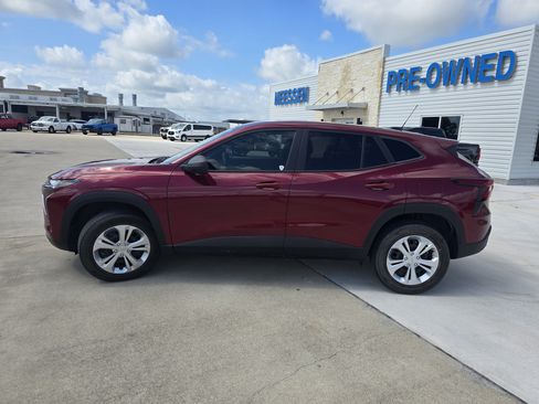 Used 2025 Chevrolet Trax LS w/ Driver Confidence Package image 6