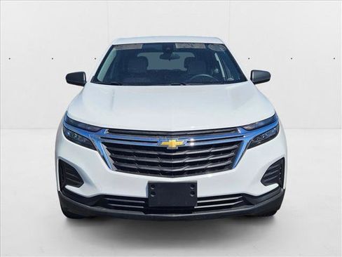 Used 2023 Chevrolet Equinox LS image 2