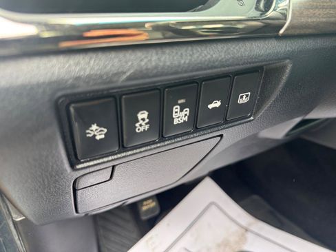 Used 2016 Toyota Avalon Limited w/ Toyota Safety Sense Package FWD image 18