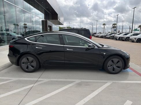 Used 2019 Tesla Model 3 Standard Range Plus image 4