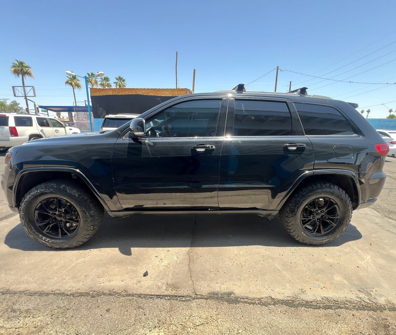 Used 2017 Jeep Grand Cherokee Limited w/ Luxury Group II AWD/4WD image 2