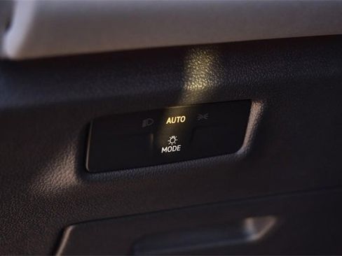 New 2026 Volkswagen Tiguan SE image 11