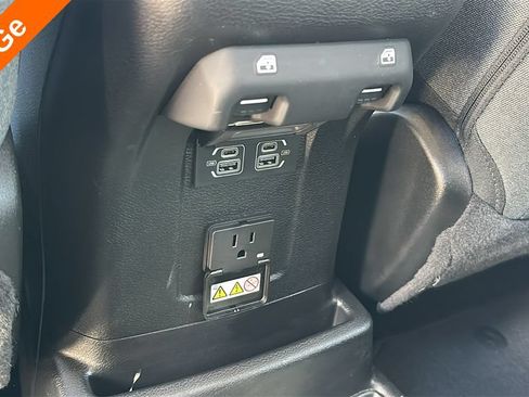 Used 2025 Jeep Wrangler Unlimited Sahara AWD/4WD image 28