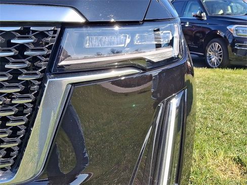 Used 2024 Cadillac Escalade Luxury image 9