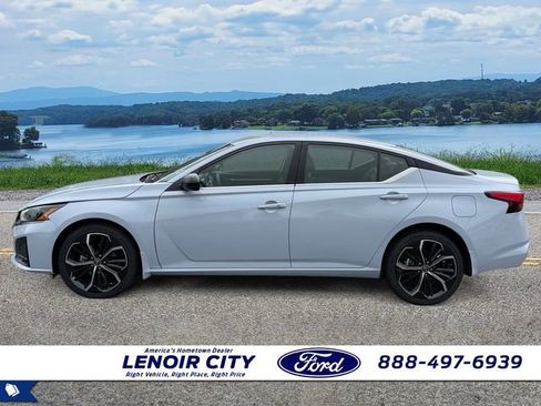Used 2023 Nissan Altima 2.5 SR AWD/4WD image 6