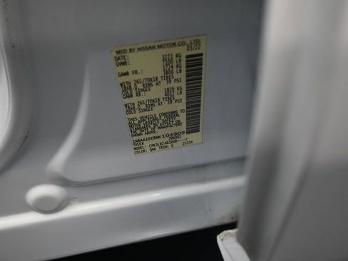 Used 2022 Nissan Titan SV image 29