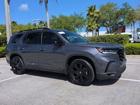Used 2025 Honda Pilot Black Edition image 2