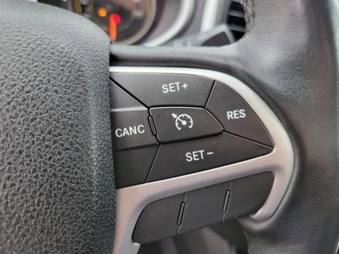 Used 2017 Jeep Cherokee Trailhawk w/ Comfort & Convenience Group AWD/4WD image 26