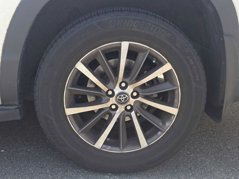 Used 2018 Toyota Highlander XLE AWD/4WD image 4