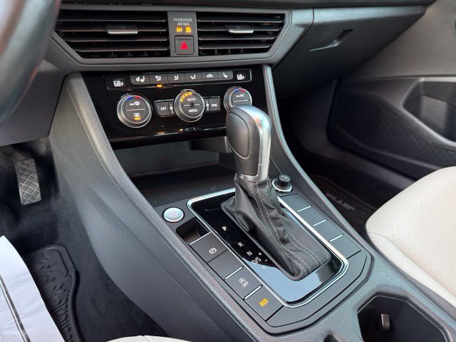 Used 2019 Volkswagen Jetta R-Line w/ R-Line Cold Weather Package FWD image 20