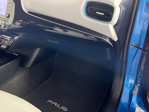 Used 2022 Toyota Prius XLE image 35