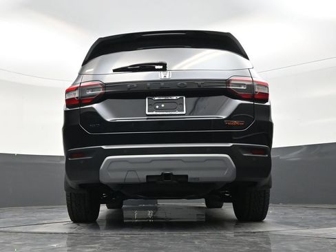 Used 2025 Honda Pilot TrailSport image 23