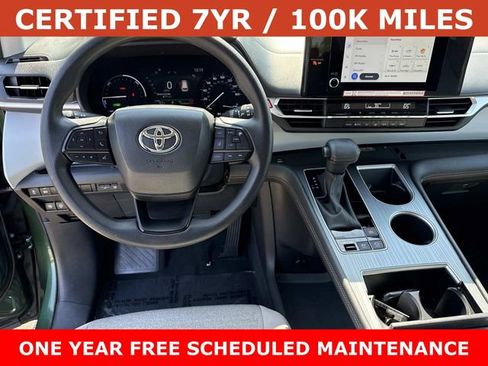 Used 2025 Toyota Sienna LE FWD image 17