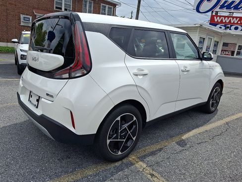 Used 2024 Kia Soul EX FWD image 5