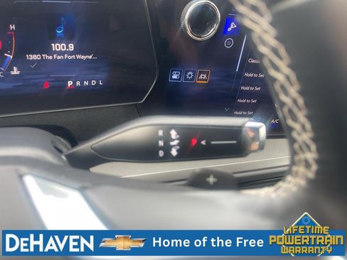 Used 2025 Chevrolet Traverse LT FWD image 16