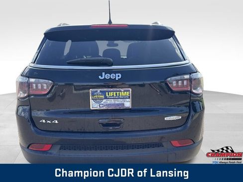 Used 2024 Jeep Compass Latitude AWD/4WD image 7