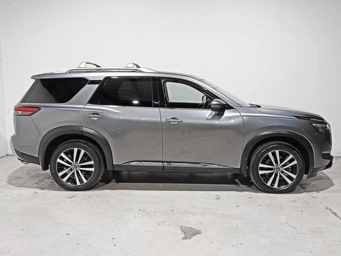 Used 2024 Nissan Pathfinder Platinum w/ Cargo Package image 7