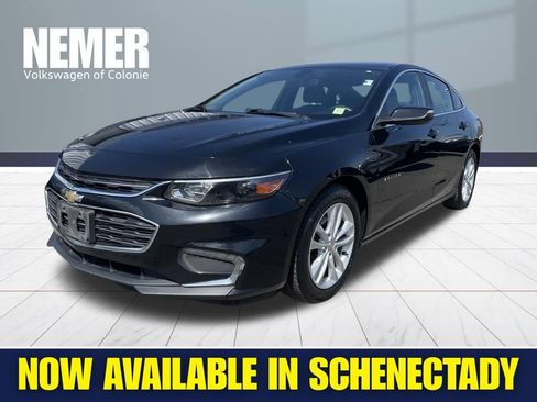 Used 2018 Chevrolet Malibu LT FWD image 1
