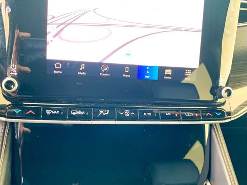 Used 2022 Jeep Wagoneer Series II AWD/4WD image 42